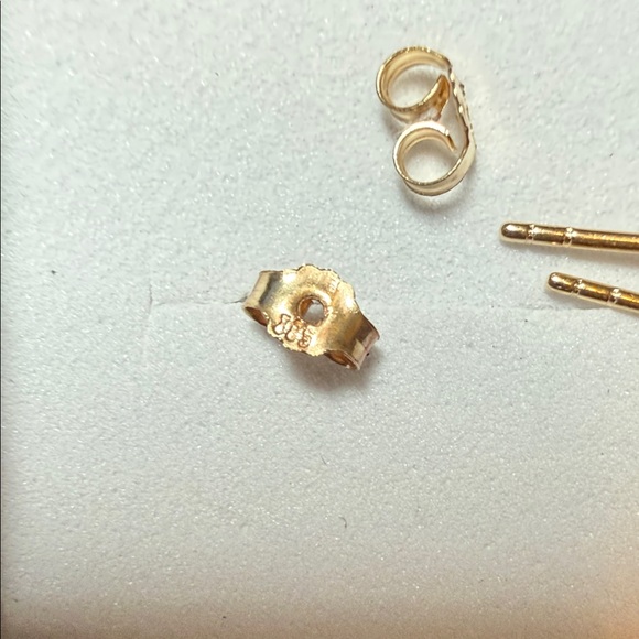 14k Gold Crescent Moon Stud Earrings - Unbranded - Picture 2 of 9